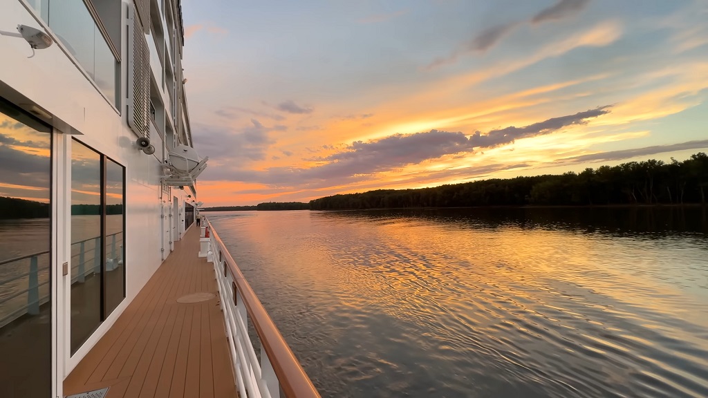 Sunset view during a Mississippi River cruise