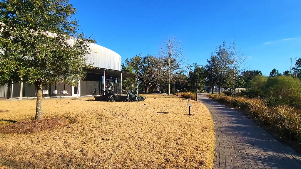 Sydney and Walda Besthoff Sculpture Garden